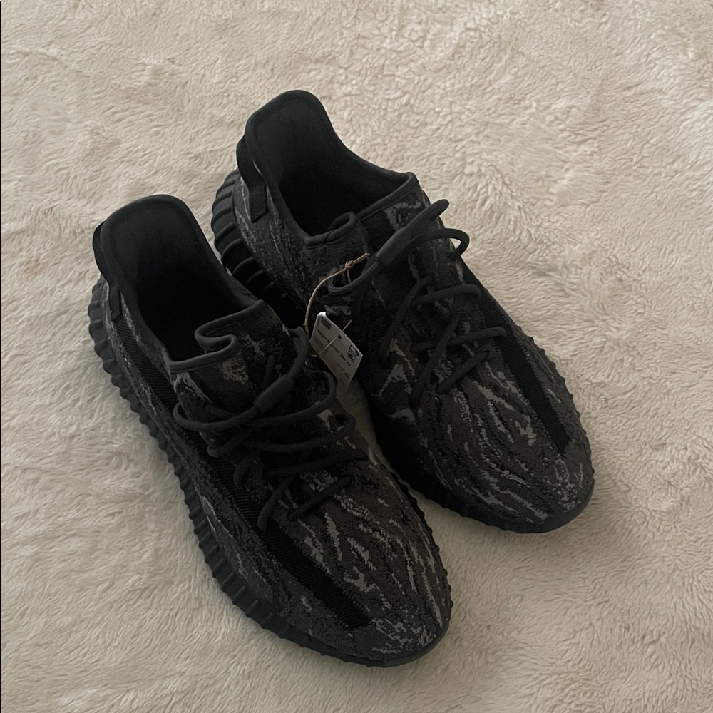 Yeezy Boost 350 V2
